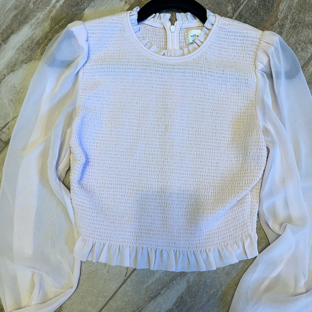 Aritzia Wilfred Blouse in size small color pale pink